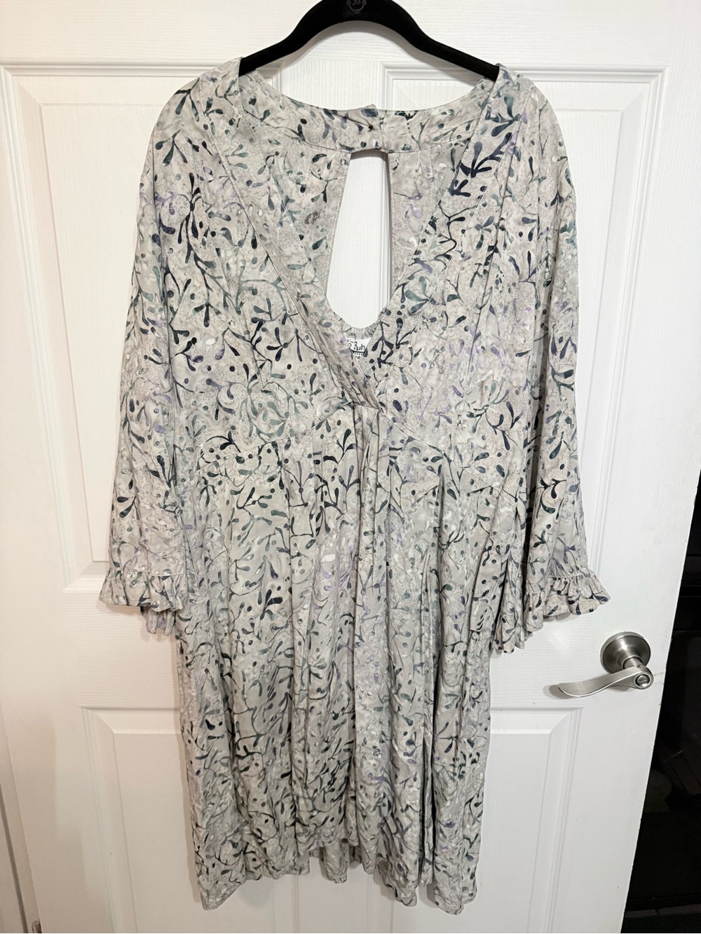 Go Fish Light Floral Print Women’s Dress in Soft Gray NWT